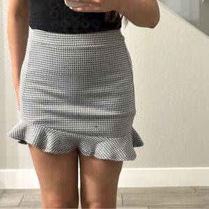 Stylish Black and White Houndstooth Skirt